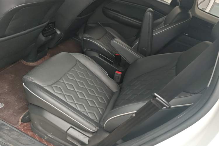 Used Wuling Jiachen 2022 1.5T CVT Deluxe Flagship Edition Left Rear Seat