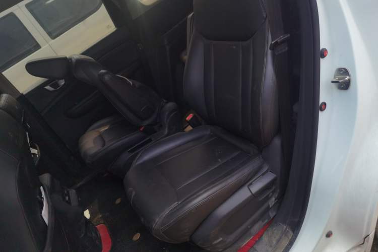 Used Wuling Jiachen 2022 1.5T CVT Smart Luxury Version Left Rear Seat
