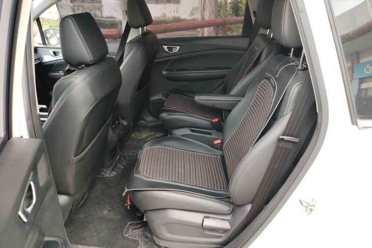 Used Wuling Jiachen 2022 1.5T CVT Smart Luxury Version Left Rear Seat