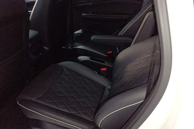 Used Wuling Jiachen 2022 1.5T CVT Deluxe Flagship Edition Left Rear Seat