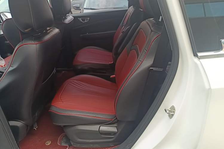 Used Wuling Jiachen 2022 1.5L Manual Light Comfort Edition Left Rear Seat