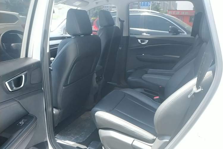 Used Wuling Jiachen 2022 1.5T Manual Comfort & Dynamic Version Left Rear Seat