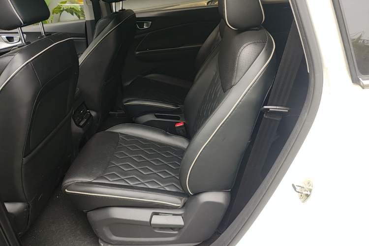Used Wuling Jiachen 2022 1.5T CVT Deluxe Flagship Edition Left Rear Seat