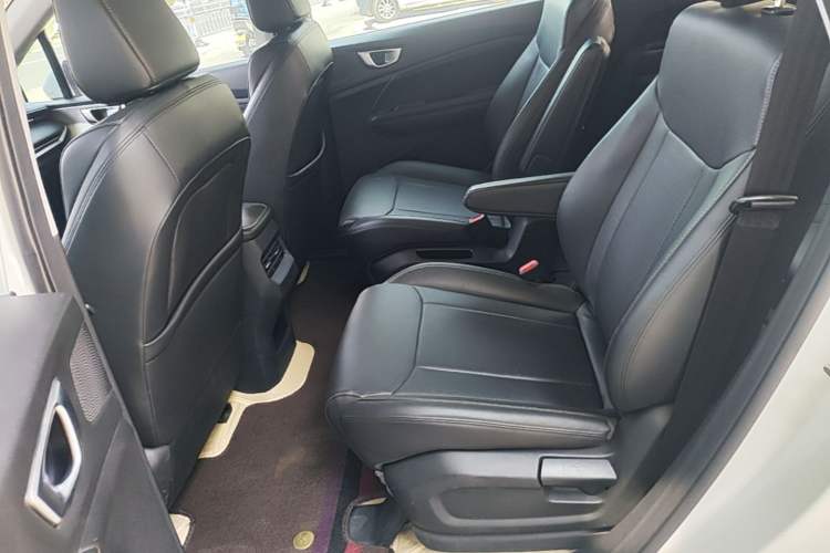 Used Wuling Jiachen 2022 1.5L Manual Light Comfort Edition Left Rear Seat