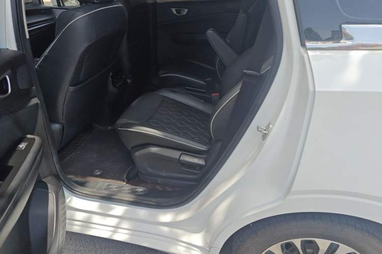Used Wuling Jiachen 2022 1.5T CVT Deluxe Flagship Edition Left Rear Seat