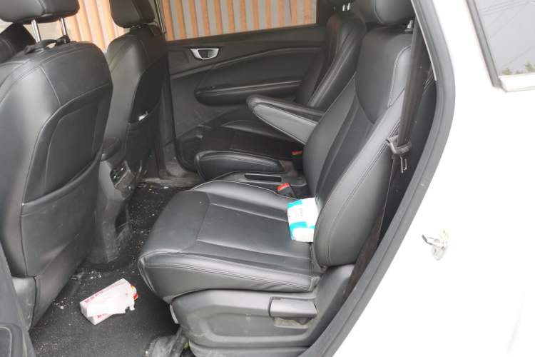 Used Wuling Jiachen 2022 1.5T CVT Smart Luxury Version Left Rear Seat