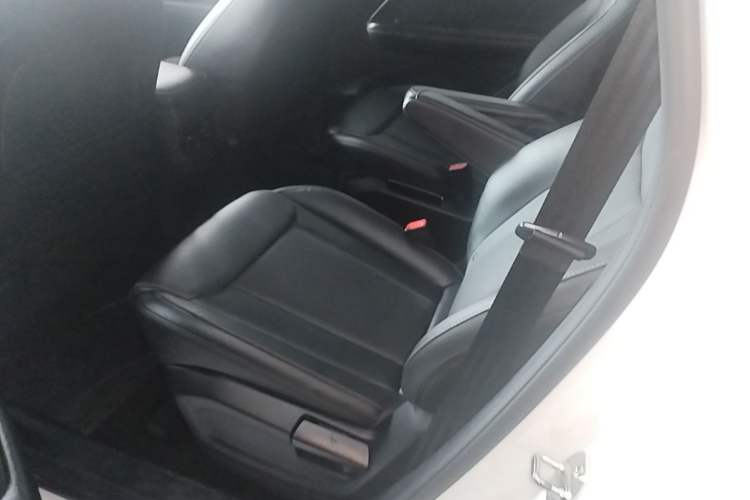 Used Wuling Jiachen 2022 1.5T CVT Smart Luxury Version Left Rear Seat