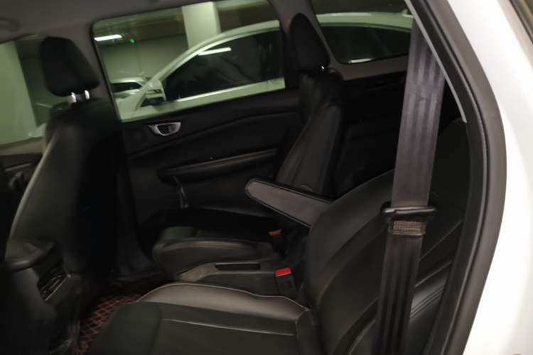 Used Wuling Jiachen 2022 1.5T Manual Comfort & Dynamic Version Left Rear Seat