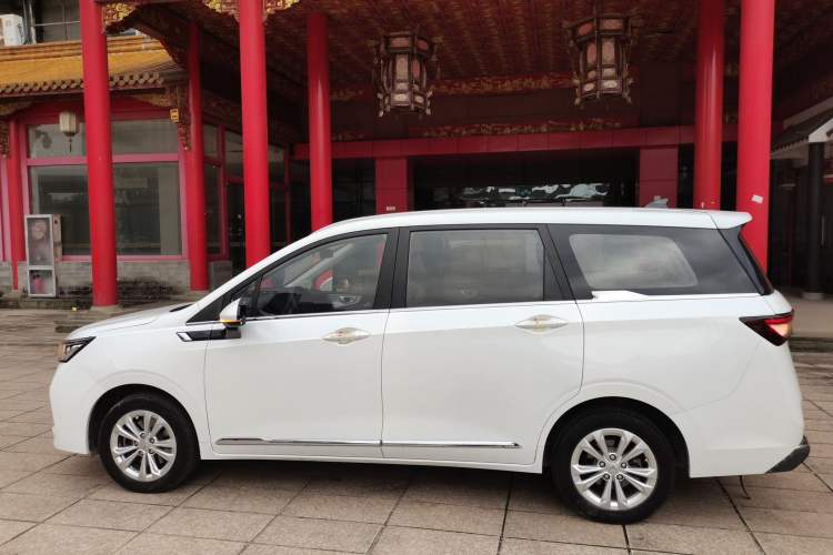 Used Wuling Jiachen 2022 1.5T Manual Light Enjoyment Dynamic Version Left Side