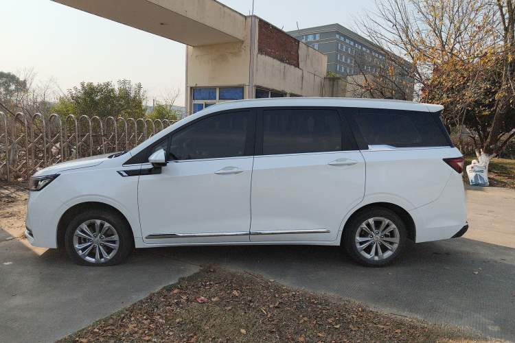 Used Wuling Jiachen 2022 1.5L Manual Comfort Edition Left Side