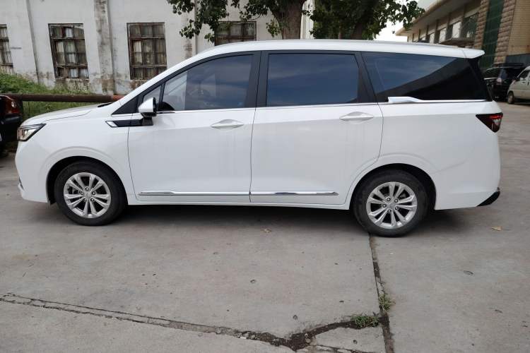 Used Wuling Jiachen 2022 1.5T CVT Smart Luxury Version Left Side