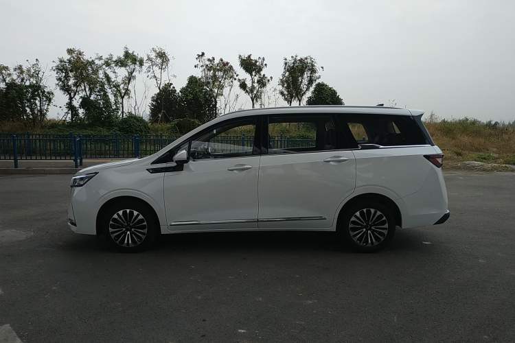 Used Wuling Jiachen 2022 1.5T CVT Deluxe Flagship Edition Left Side