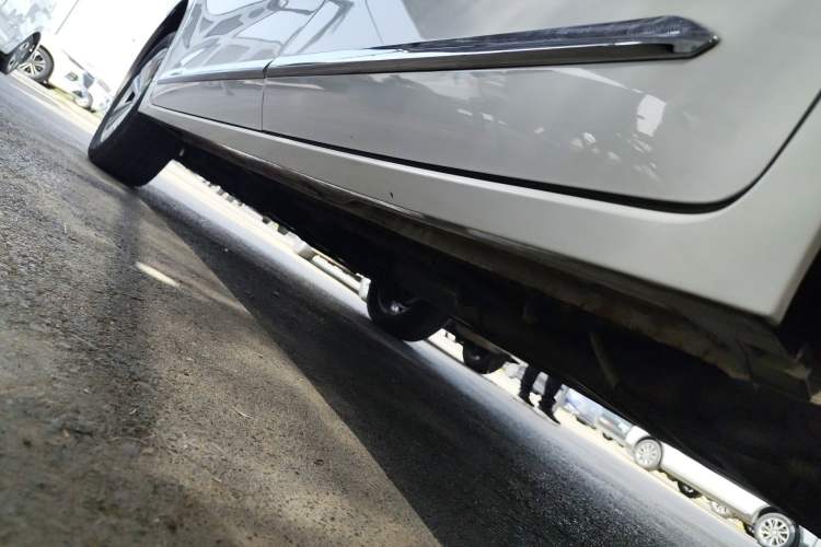 Used Wuling Jiachen 2022 1.5T Manual Comfort & Dynamic Version Left Side Sill