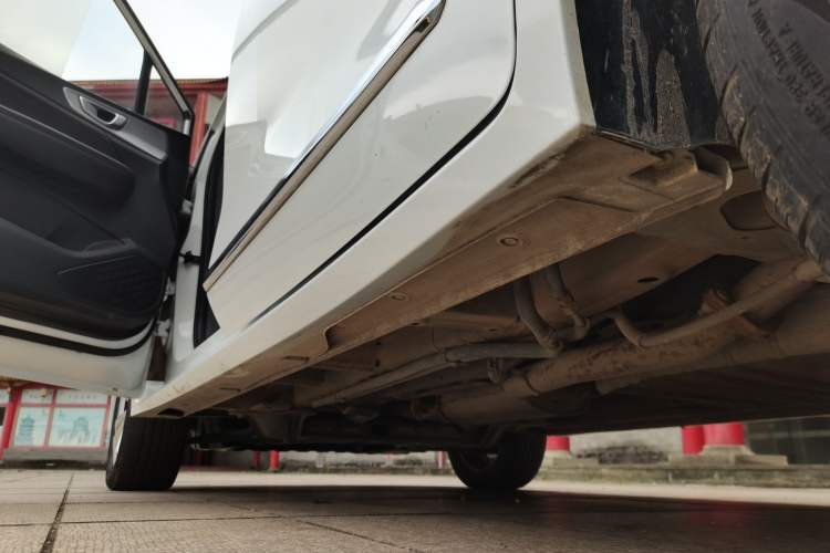 Used Wuling Jiachen 2022 1.5T Manual Light Enjoyment Dynamic Version Left Side Sill