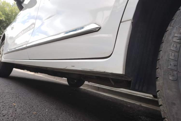 Used Wuling Jiachen 2022 1.5L Manual Comfort Edition Left Side Sill