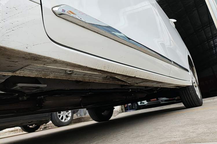 Used Wuling Jiachen 2022 1.5T CVT Smart Luxury Version Left Side Sill
