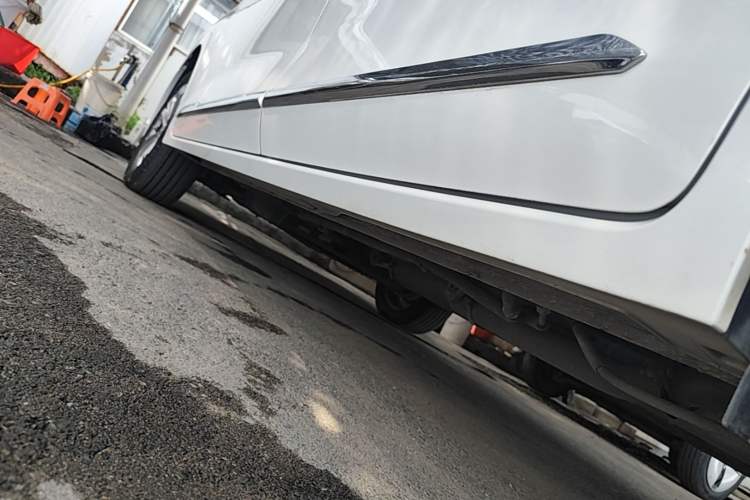 Used Wuling Jiachen 2022 1.5T Manual Light Enjoyment Dynamic Version Left Side Sill