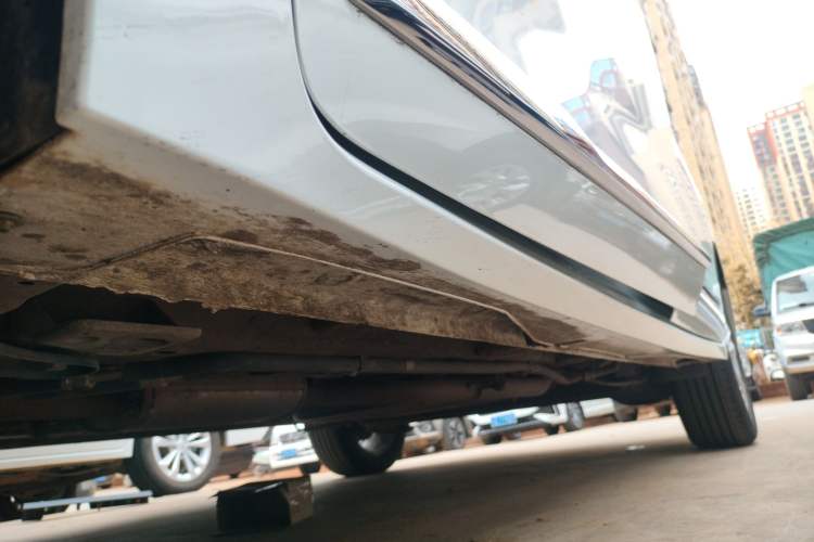 Used Wuling Jiachen 2022 1.5T Manual Comfort & Dynamic Version Left Side Sill
