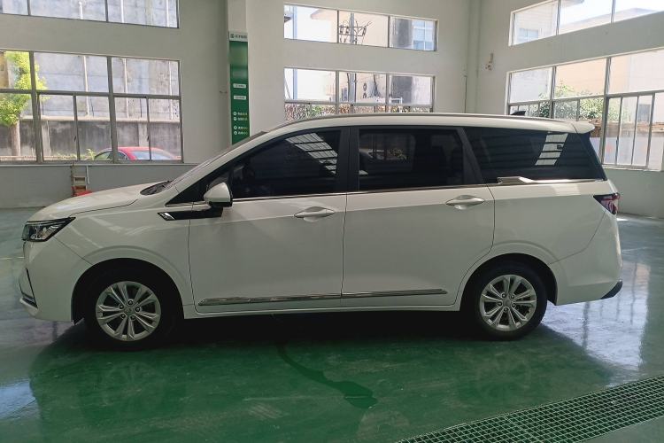 Used Wuling Jiachen 2022 1.5T Manual Light Enjoyment Dynamic Version Left Side