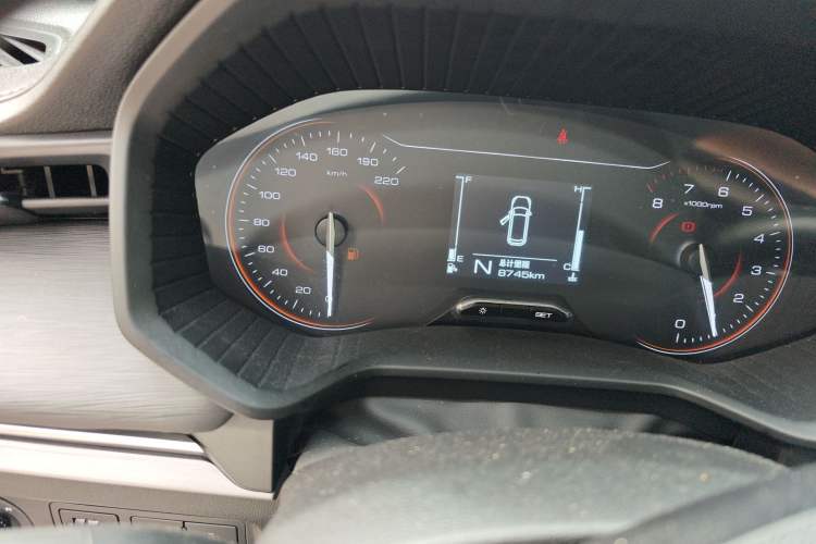 Used Wuling Jiachen 2022 1.5L Manual Comfort Edition Odometer Close Up