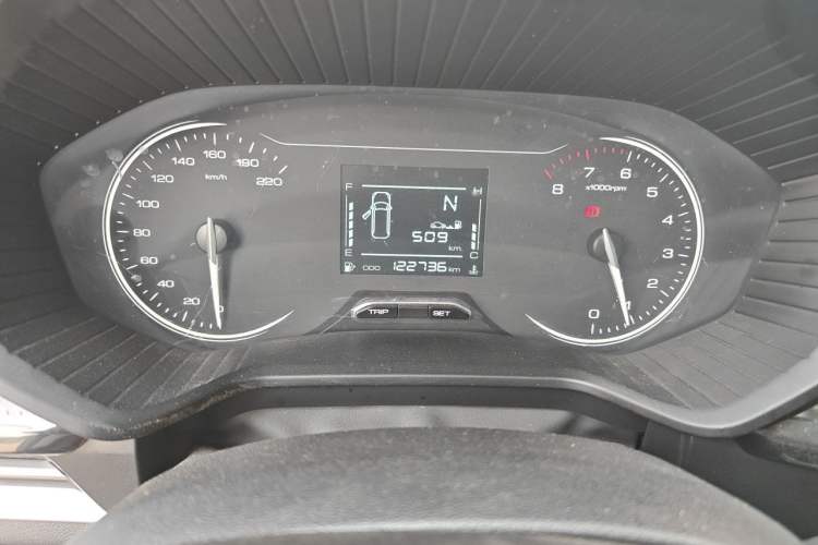 Used Wuling Jiachen 2022 1.5L Manual Enjoyment Elite Model Odometer Close Up