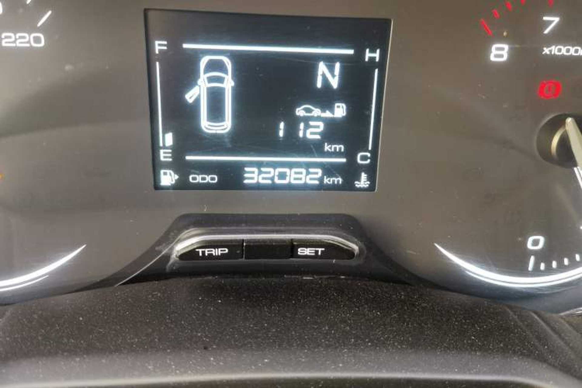 Used Wuling Jiachen 2022 1.5L Manual Enjoyment Elite Model Odometer Close Up
