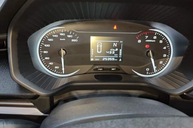 Used Wuling Jiachen 2022 1.5L Manual Enjoyment Elite Model Odometer Close Up