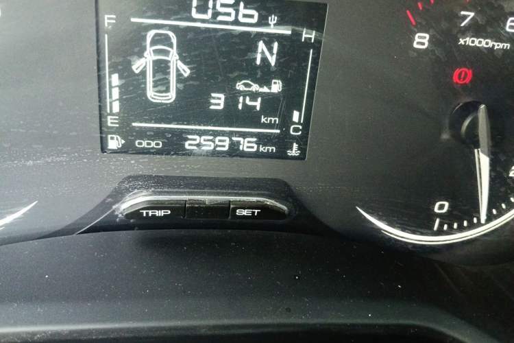 Used Wuling Jiachen 2022 1.5L Manual Enjoyment Elite Model Odometer Close Up