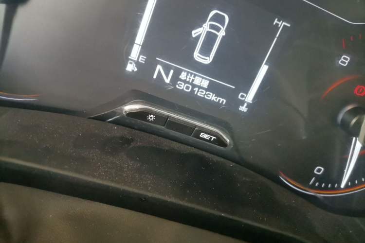 Used Wuling Jiachen 2022 1.5L Manual Comfort Edition Odometer Close Up