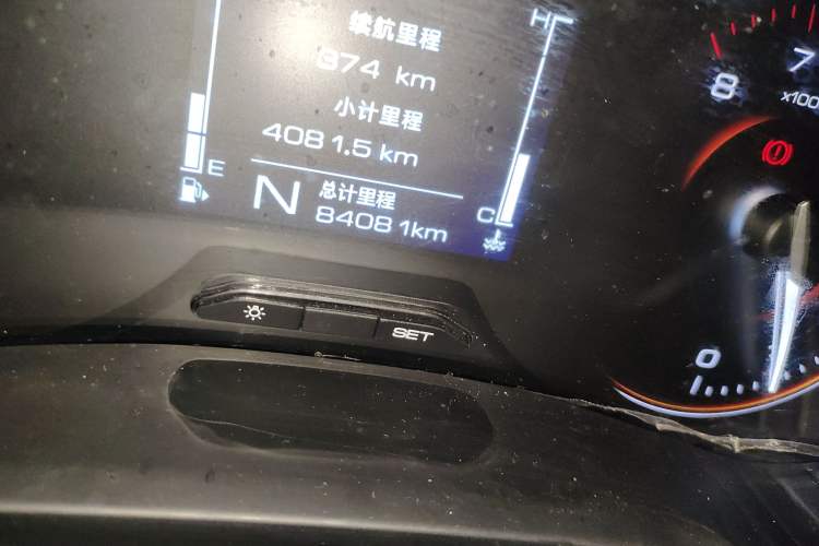 Used Wuling Jiachen 2022 1.5L Manual Comfort Edition Odometer Close Up