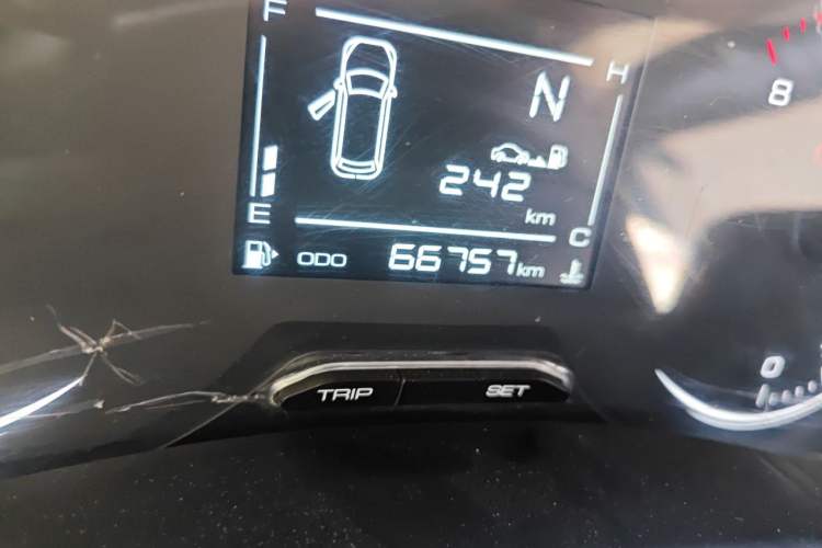 Used Wuling Jiachen 2022 1.5L Manual Enjoyment Elite Model Odometer Close Up