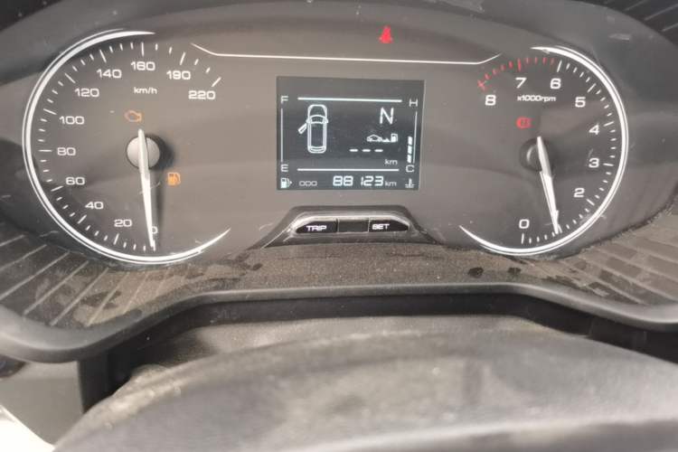 Used Wuling Jiachen 2022 1.5L Manual Enjoyment Elite Model Odometer Close Up