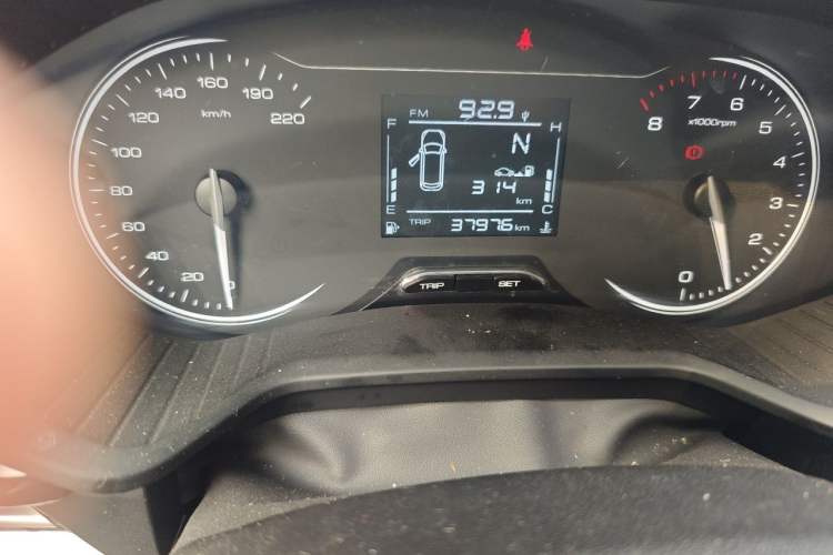 Used Wuling Jiachen 2022 1.5L Manual Enjoyment Elite Model Odometer Close Up