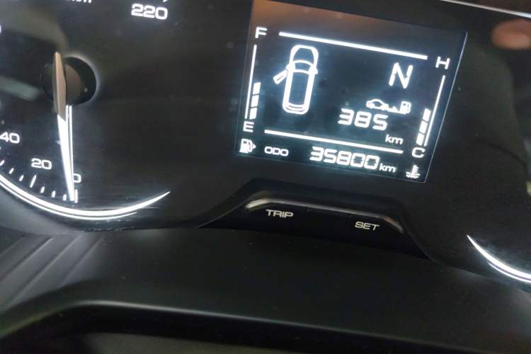 Used Wuling Jiachen 2022 1.5L Manual Enjoyment Elite Model Odometer Close Up