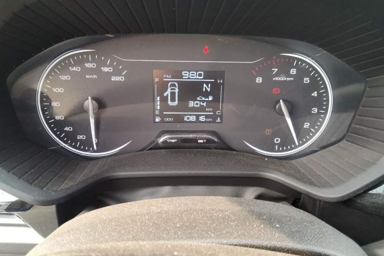 Used Wuling Jiachen 2022 1.5L Manual Enjoyment Elite Model Odometer Close Up