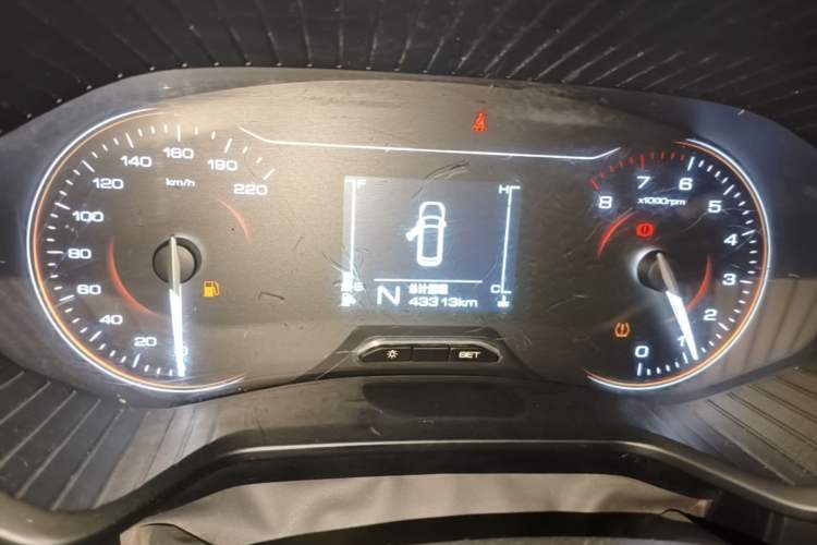 Used Wuling Jiachen 2022 1.5T Manual Comfort & Dynamic Version Odometer Close Up