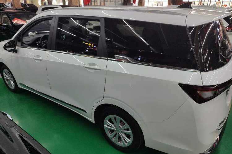 Used Wuling Jiachen 2022 1.5T CVT Smart Luxury Version Rear Left 45 Deg