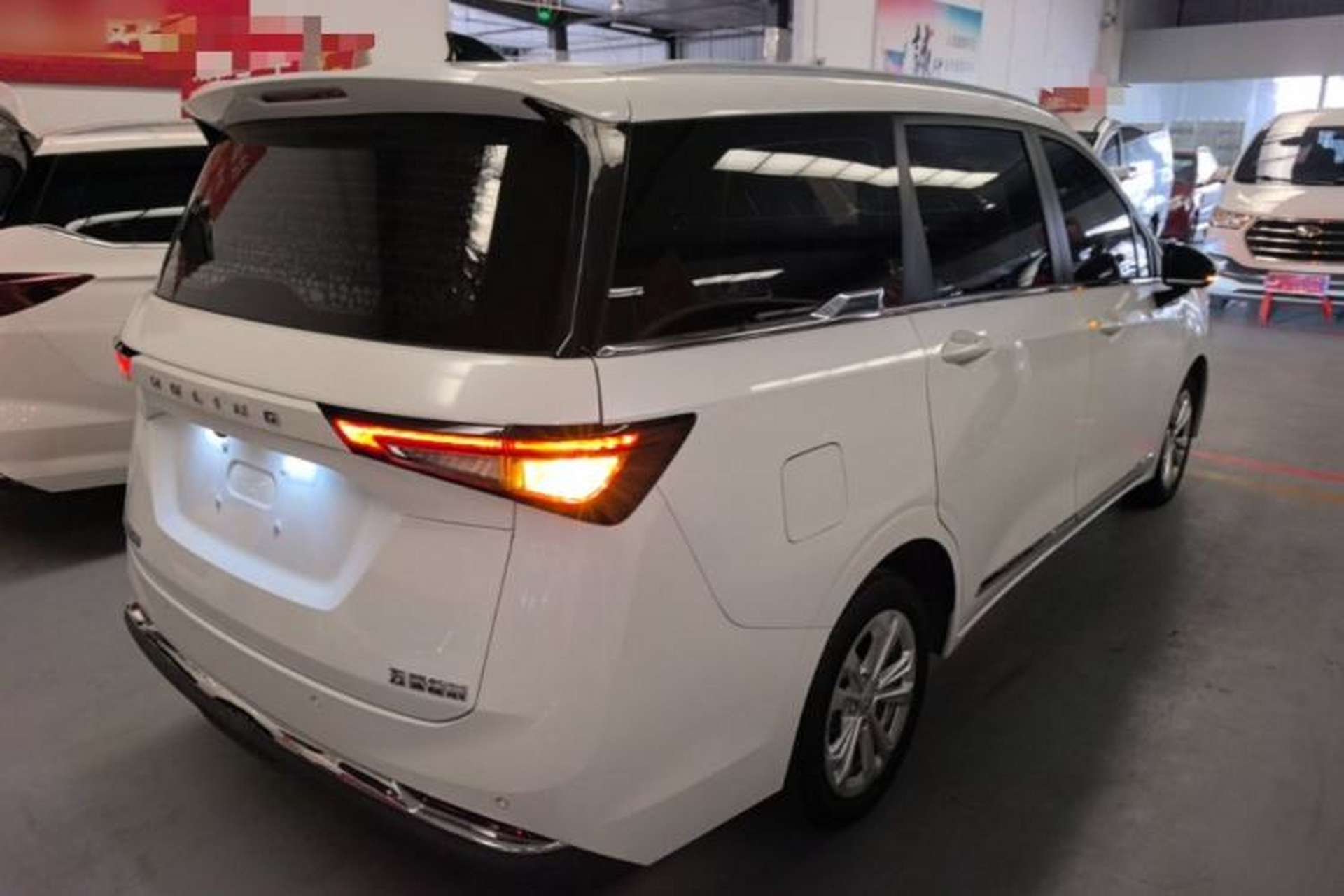 Used Wuling Jiachen 2022 1.5L Manual Light Comfort Edition Rear Right 45 Deg