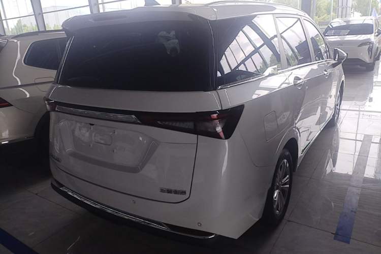 Used Wuling Jiachen 2022 1.5T CVT Smart Luxury Version Rear Right 45 Deg