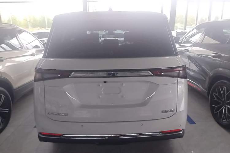 Used Wuling Jiachen 2022 1.5T CVT Smart Luxury Version Rear