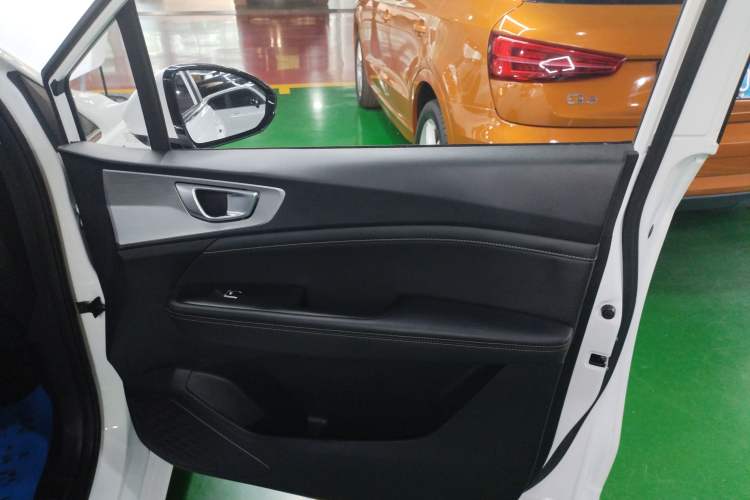 Used Wuling Jiachen 2022 1.5L Manual Comfort Edition Right Front Door Interior