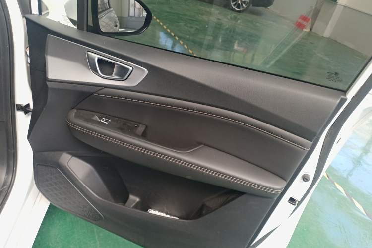 Used Wuling Jiachen 2022 1.5T Manual Light Enjoyment Dynamic Version Right Front Door Interior
