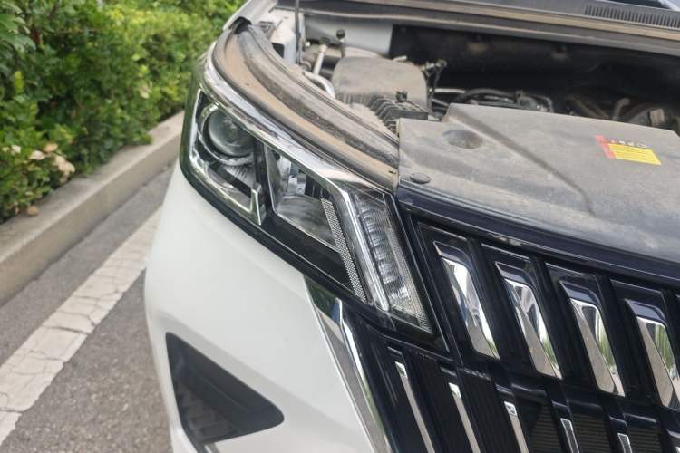 Used Wuling Jiachen 2022 1.5L Manual Comfort Edition Right Front Headlight
