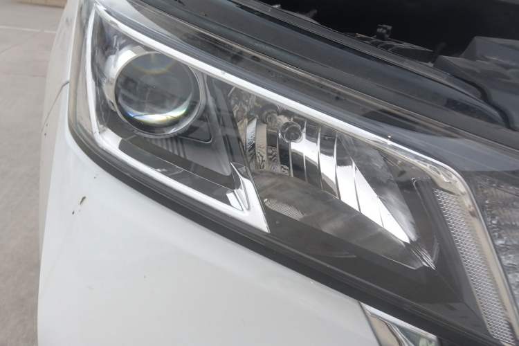 Used Wuling Jiachen 2022 1.5L Manual Comfort Edition Right Front Headlight