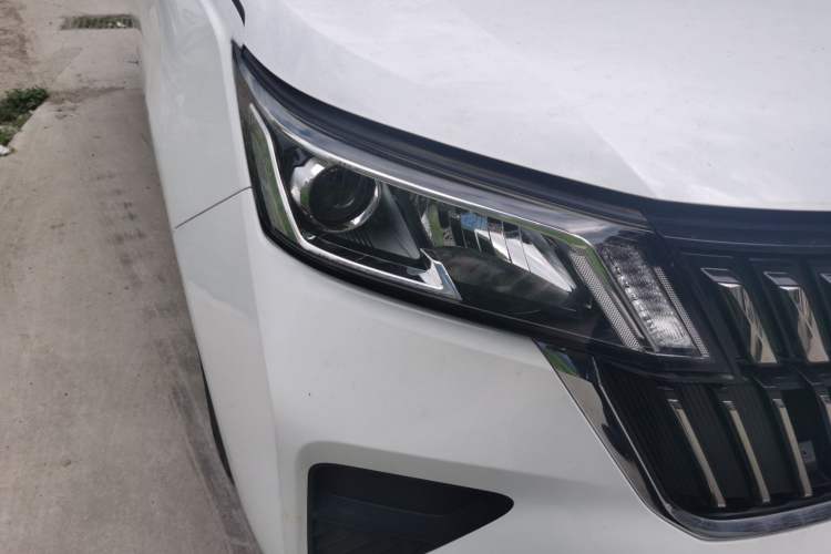 Used Wuling Jiachen 2022 1.5T Manual Comfort & Dynamic Version Right Front Headlight