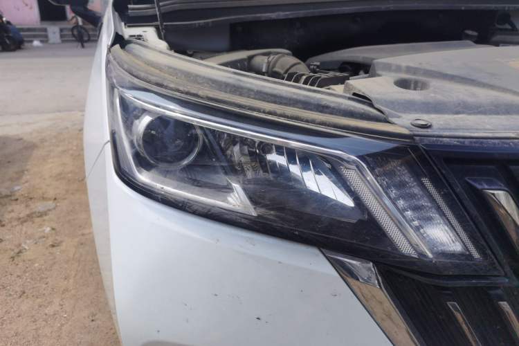 Used Wuling Jiachen 2022 1.5T CVT Smart Luxury Version Right Front Headlight