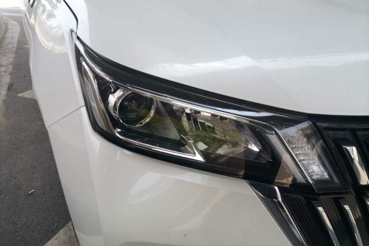 Used Wuling Jiachen 2022 1.5L Manual Comfort Edition Right Front Headlight
