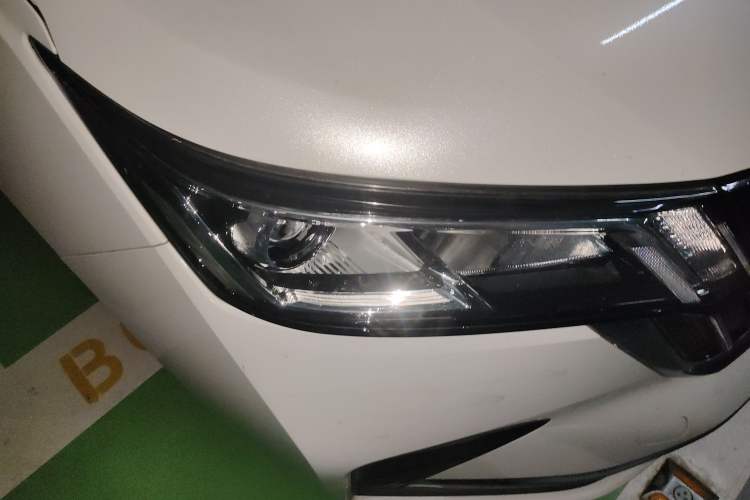 Used Wuling Jiachen 2022 1.5L Manual Comfort Edition Right Front Headlight