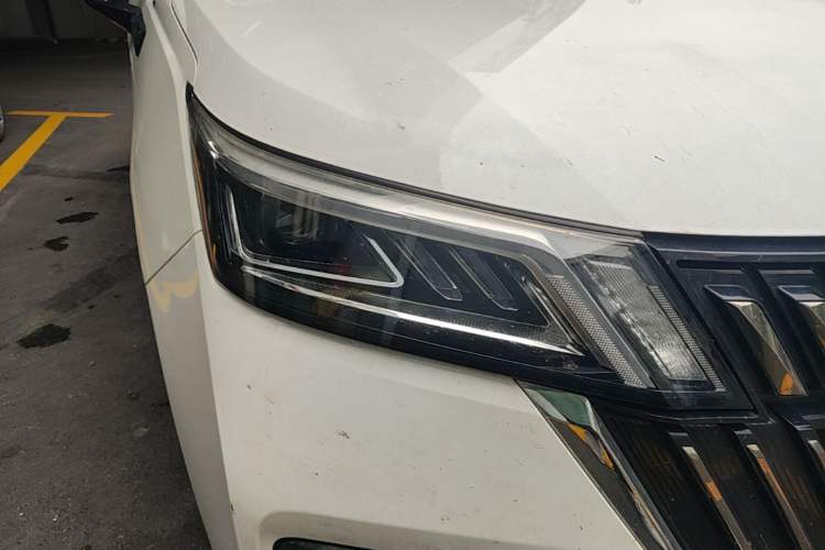 Used Wuling Jiachen 2022 1.5T CVT Deluxe Flagship Edition Right Front Headlight