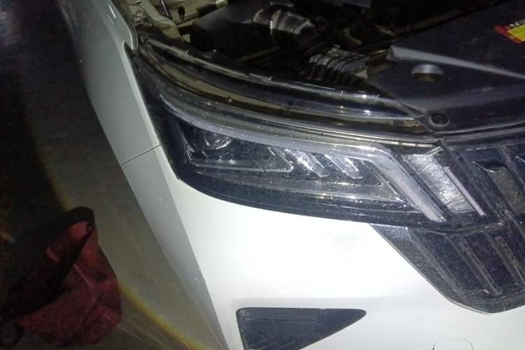 Used Wuling Jiachen 2022 1.5T CVT Deluxe Flagship Edition Right Front Headlight